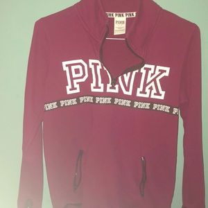 Pullover with pockets and collar.